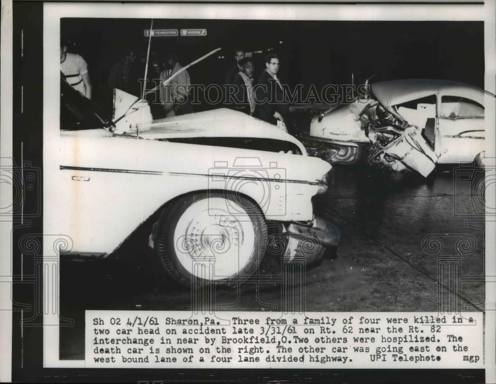 1961 Press Photo Two car head on accident on RT.62 near the Rt.82 Interchange - Historic Images