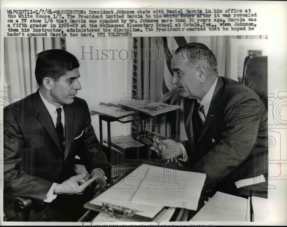 1964 Press Photo President Lyndon Johnson chats with Daniel Garcia - nee90266 - Historic Images