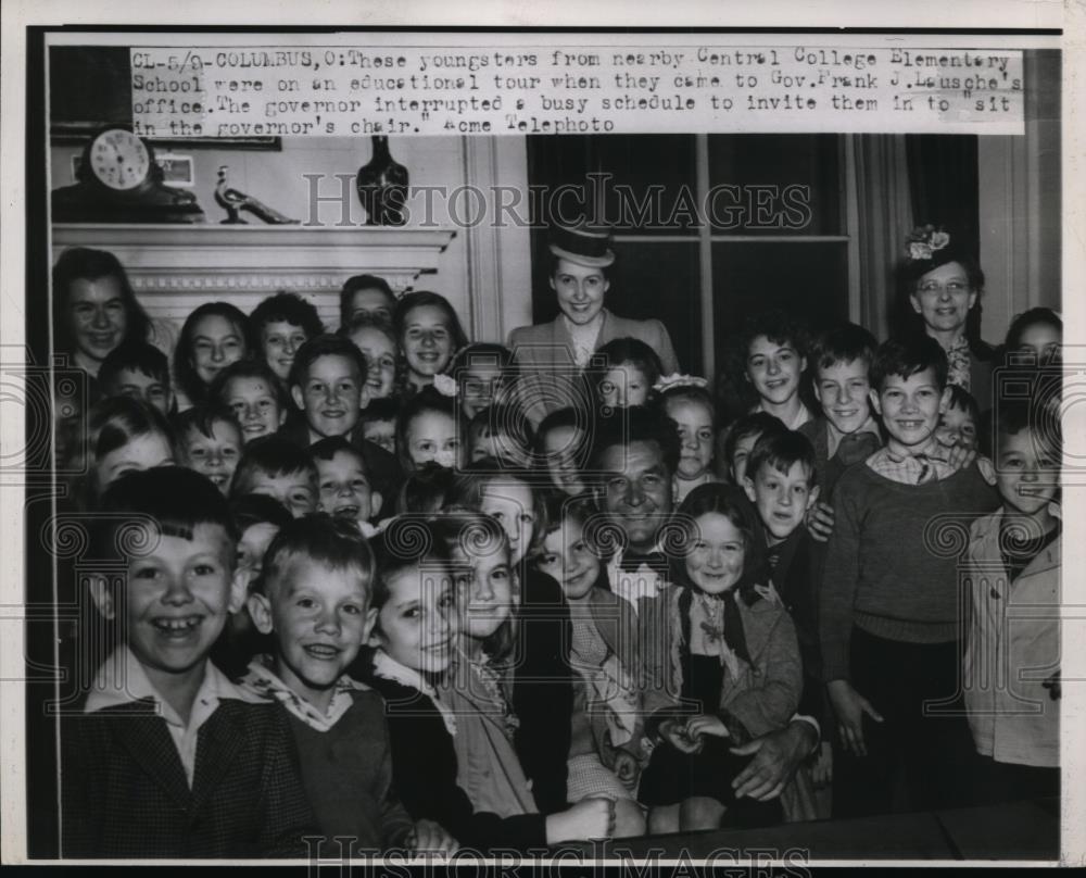 1946 Press Photo Central College Elementary School visited Gov. Frank J. Lausche - Historic Images