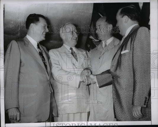1956 Press Photo Pres.Harry Truman greeted at Midway Airport by Adlai Stevenson - Historic Images