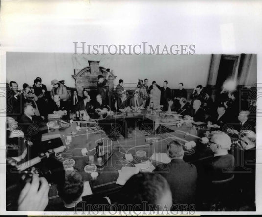 1970 Press Photo France's Francois Seydoux, British Sir Roger Jackling in Berlin - Historic Images