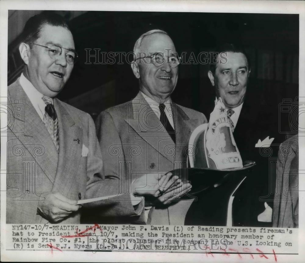 1948 Press Photo Pres.Harry Truman with Mayor John F. Davis and Sen F.J.Meyers - Historic Images