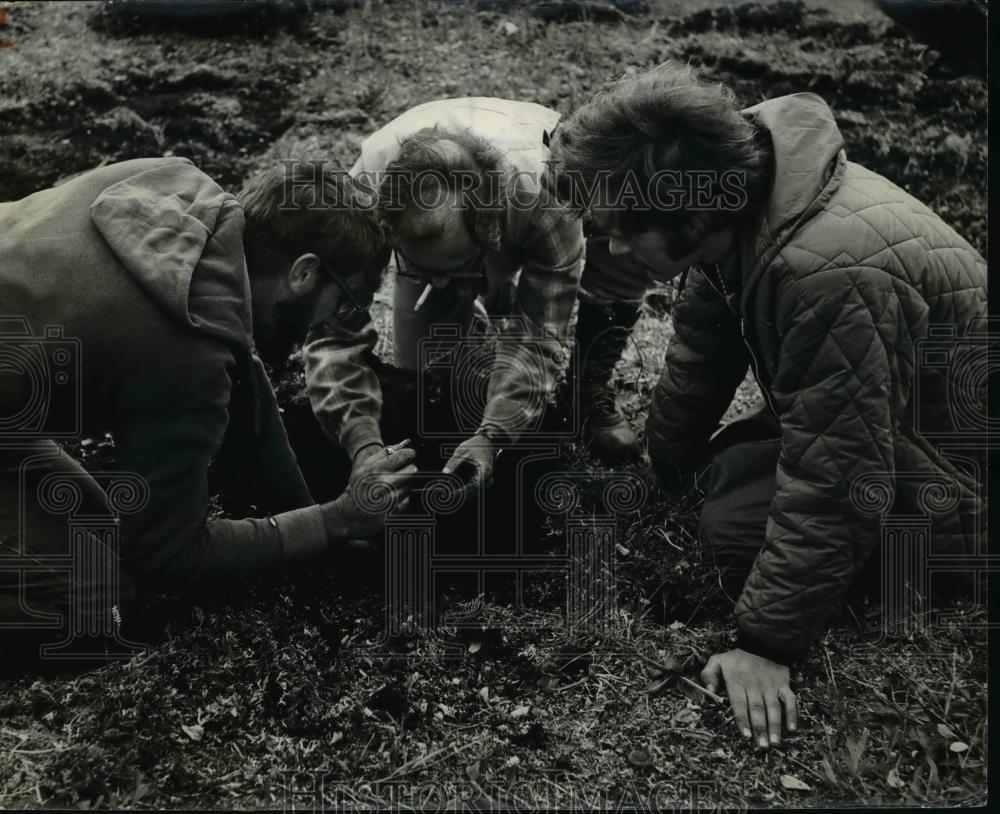 1972 Press Photo WSU graduate student Jim Corbin leads search for artifacts - Historic Images