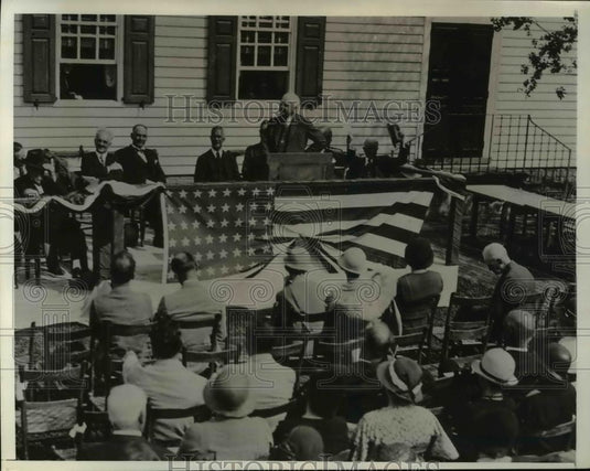 1932 Press Photo Gov.John Garland at the historic Raleigh Tavern in Williamsburg - Historic Images