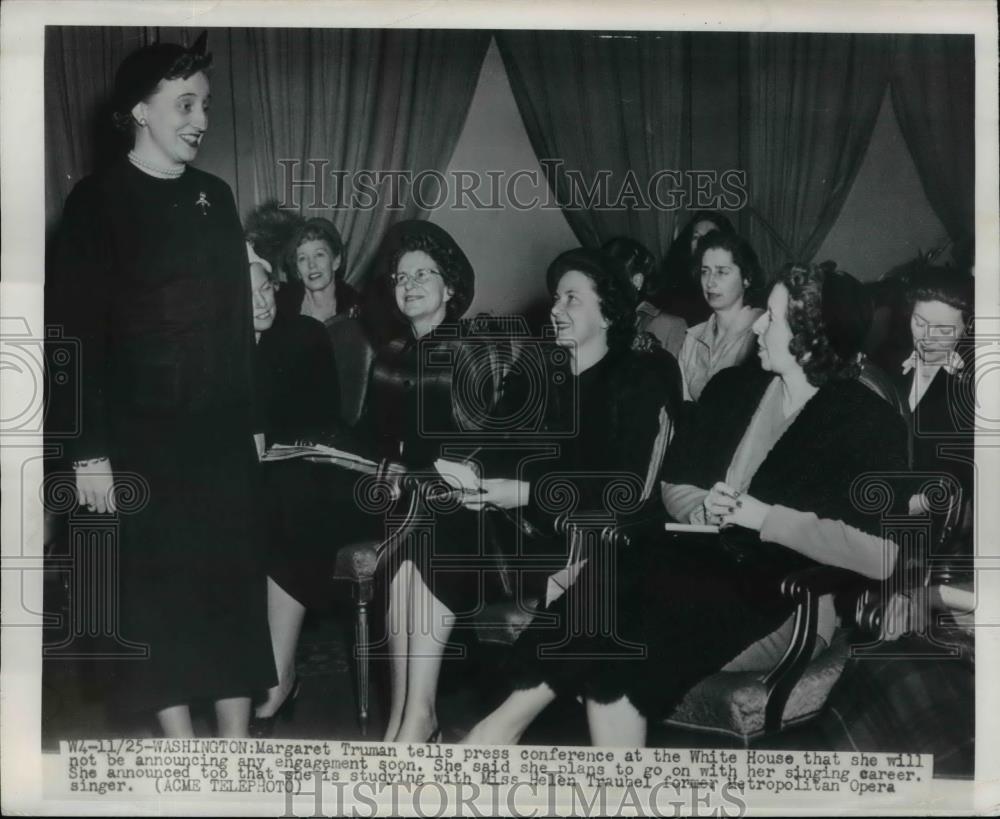 1949 Press Photo Margaret Truman At The Press Conference In The White House - Historic Images