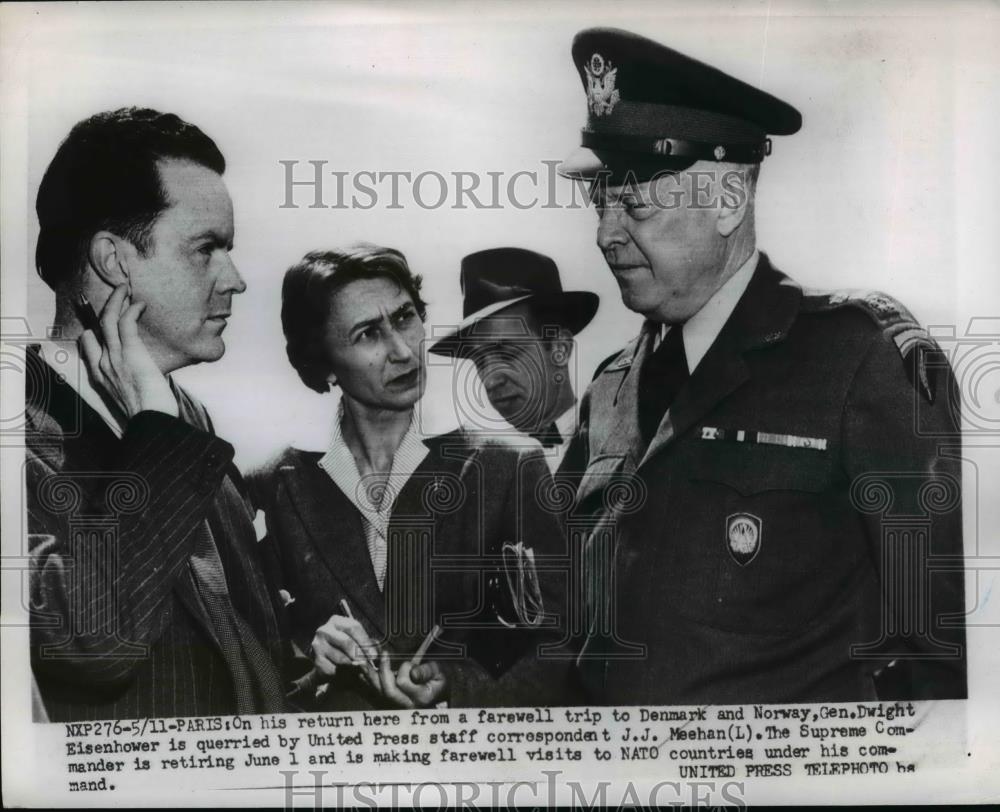 1952 Press Photo General Dwight Eisenhower UPI reporter JJ Meehan in Paris - Historic Images