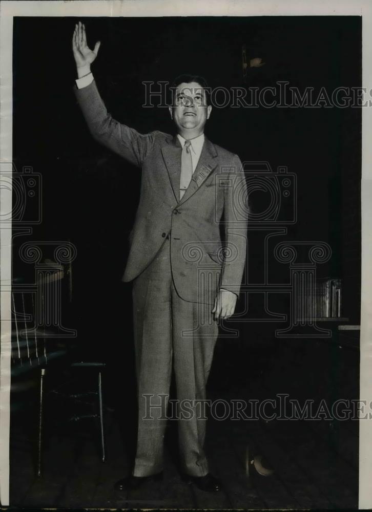 1934 Press Photo Sen.Robert LA Follette greets delegates in Fond Du Lac, Wisc - Historic Images