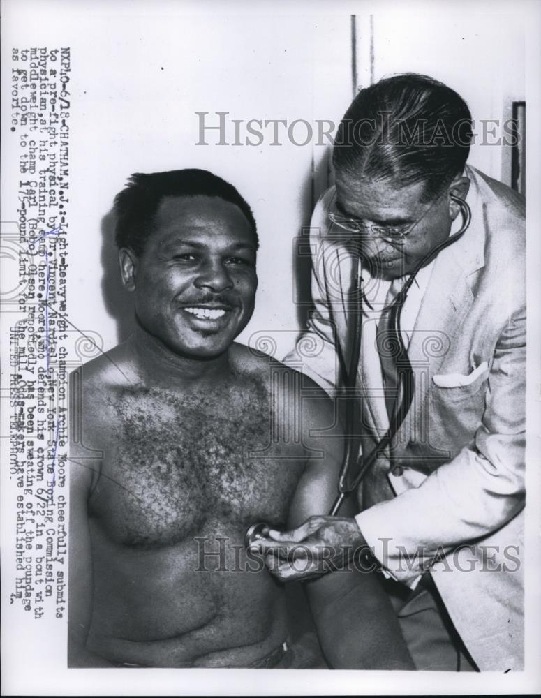 1955 Press Photo Champ Archie Moore &amp; Dr Vincent Nardiello for Carl Bobo Olson - Historic Images