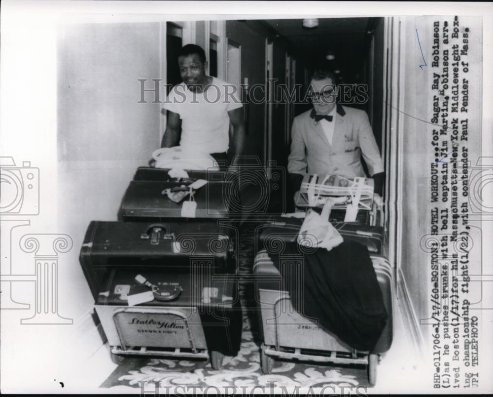 1960 Press Photo Sugar Ray Robinson &amp; bell capt Jim Martin at Boston hotel - Historic Images