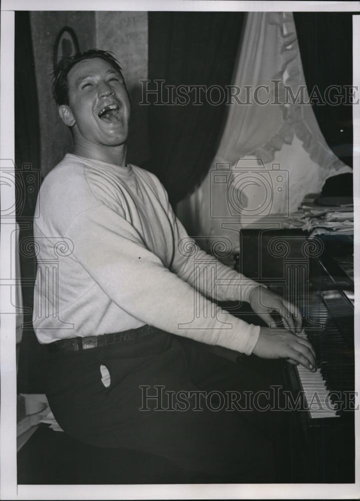 1936 Press Photo Isador Gastanaga Cuban boxer at training Pompton Lakes NJ - Historic Images