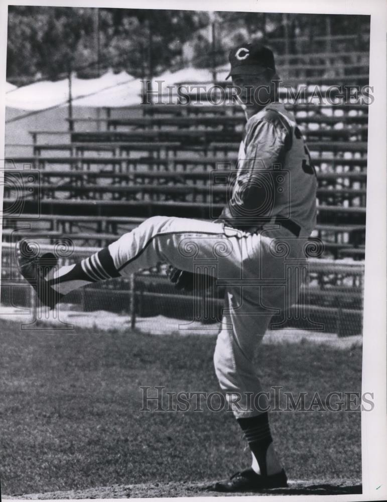 1965 Press Photo A Cleveland Indians pitcher at practice session - net02162 - Historic Images