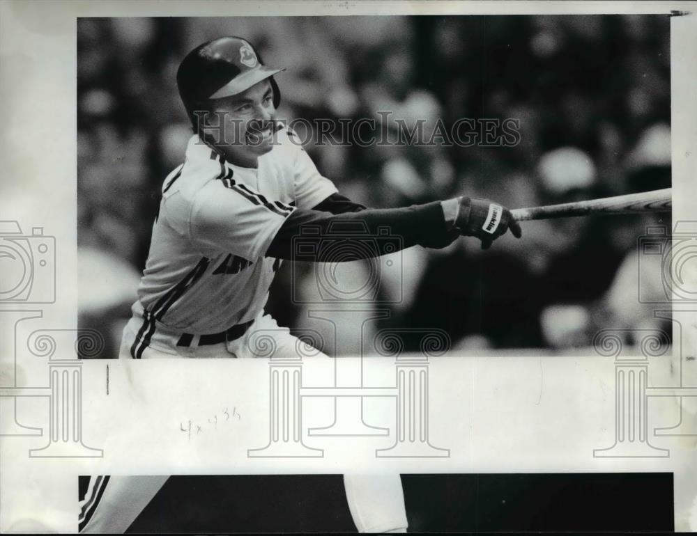 1989 Press Photo Felix Fermin goes 2-3 in the season opener for the Indians. - Historic Images