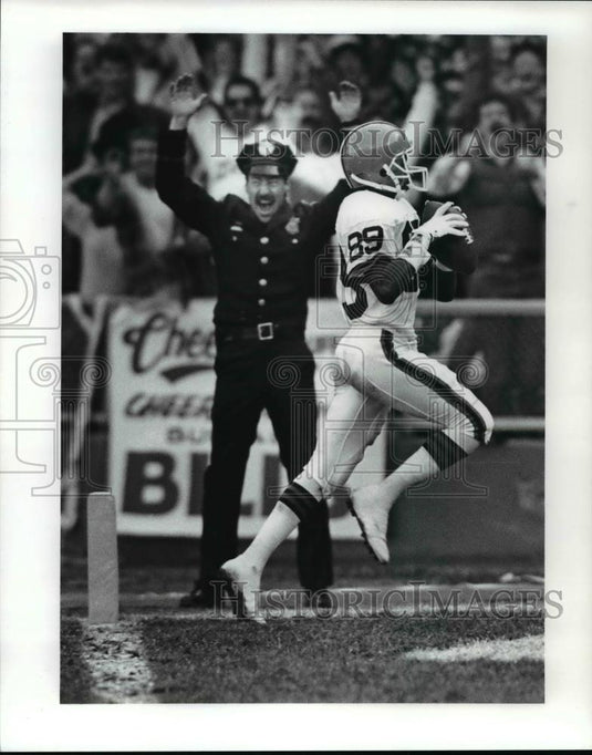 1987 Press Photo Gerald McNeil Runs a Punt Return in for a TD - cvb58342 - Historic Images