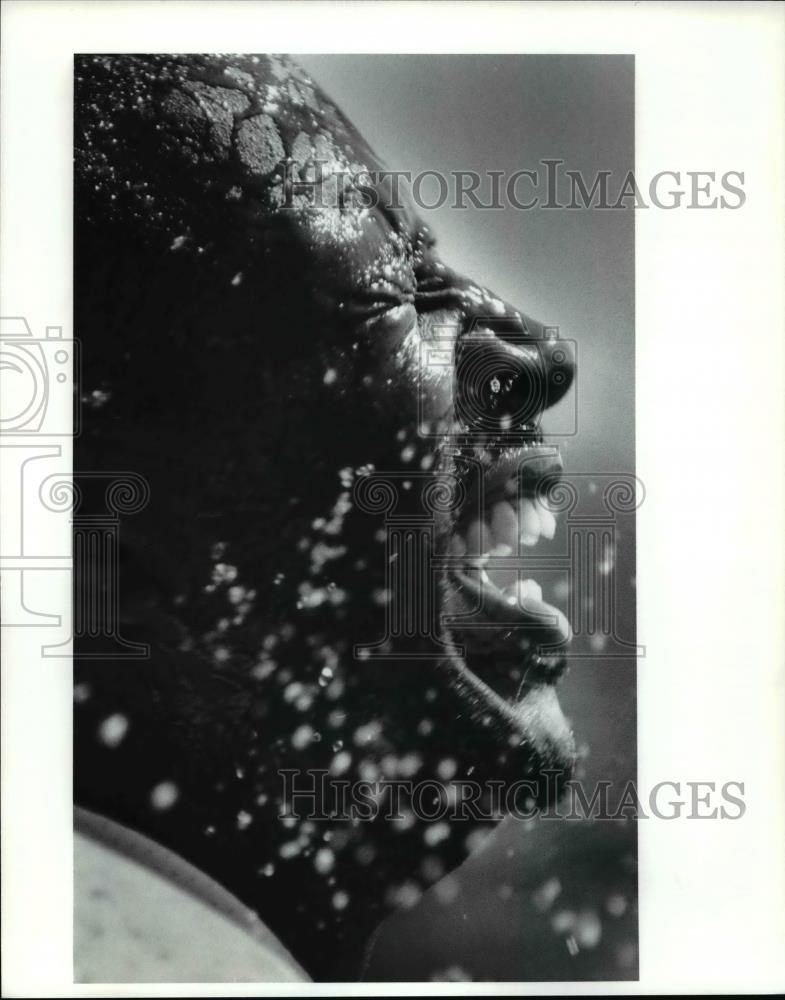 1990 Press Photo Lawyer Tillman Shakes the Water from his Head - cvb58336 - Historic Images