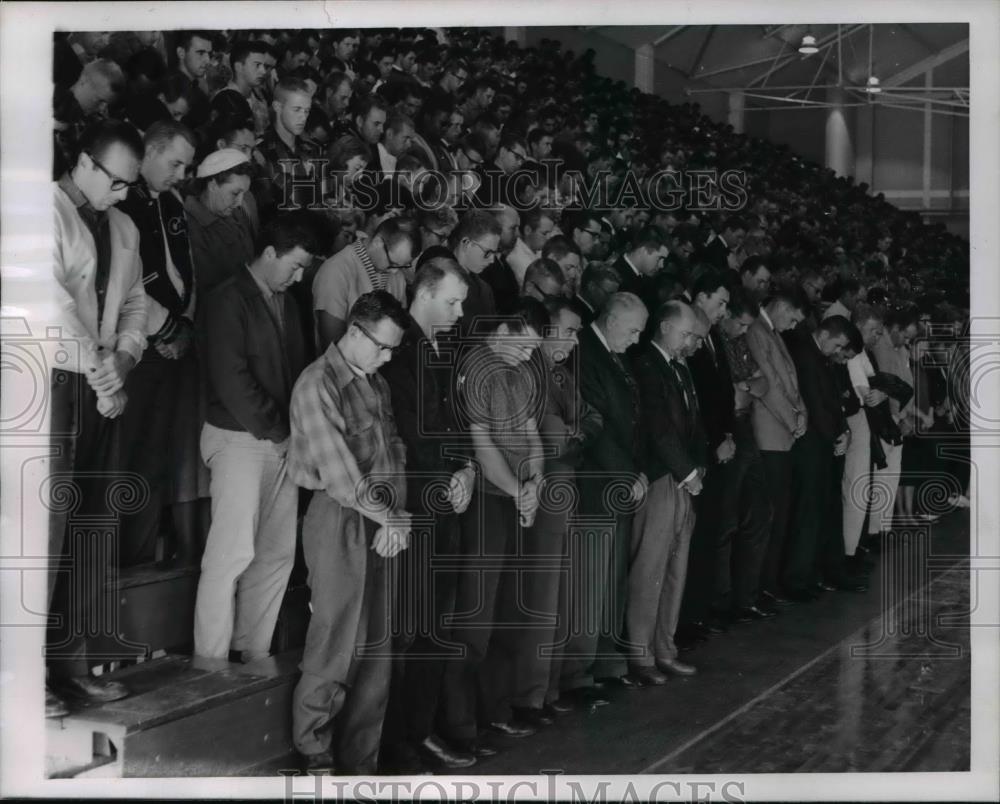 1961 Press Photo California Polytechnic College Students Remember Football Team - Historic Images