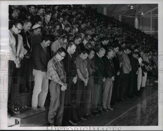 1961 Press Photo California Polytechnic College Students Remember Football Team - Historic Images