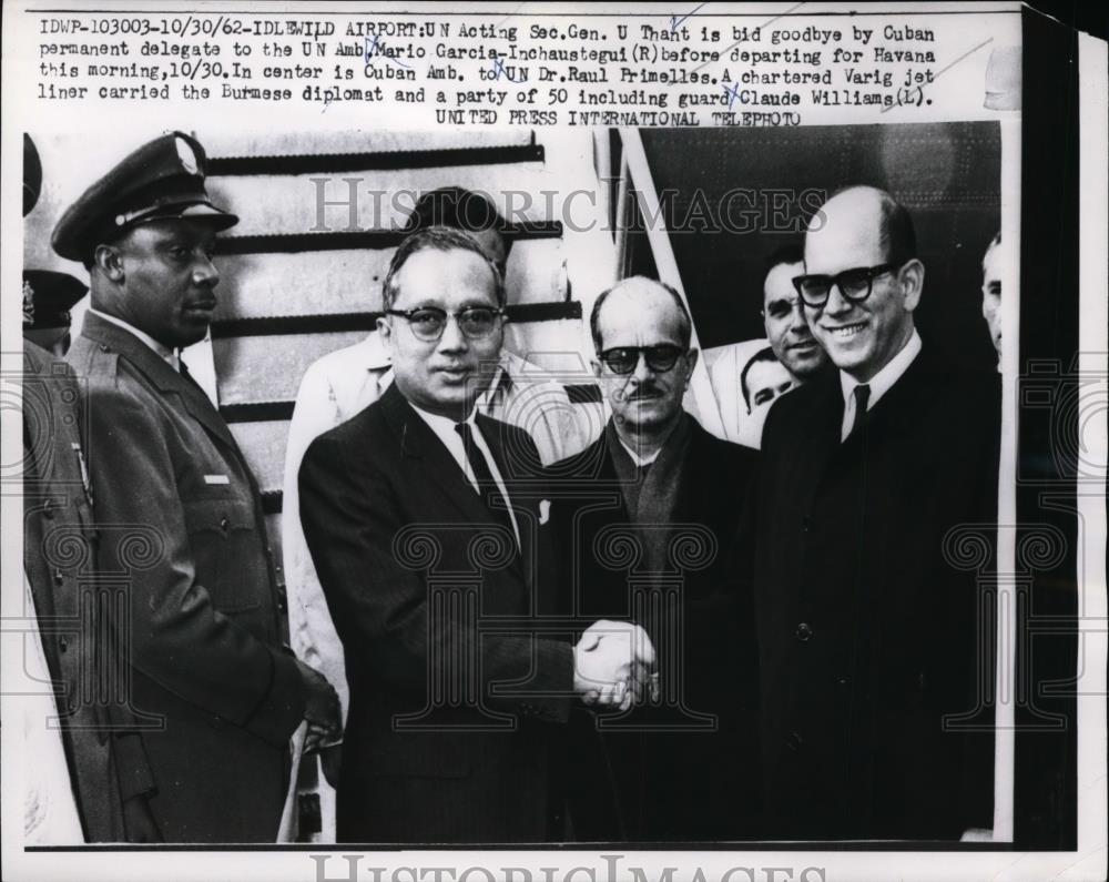 1962 Press Photo U.N Sec.Gen. U Thant bid farewell by Cuban Permanent Delegate - Historic Images