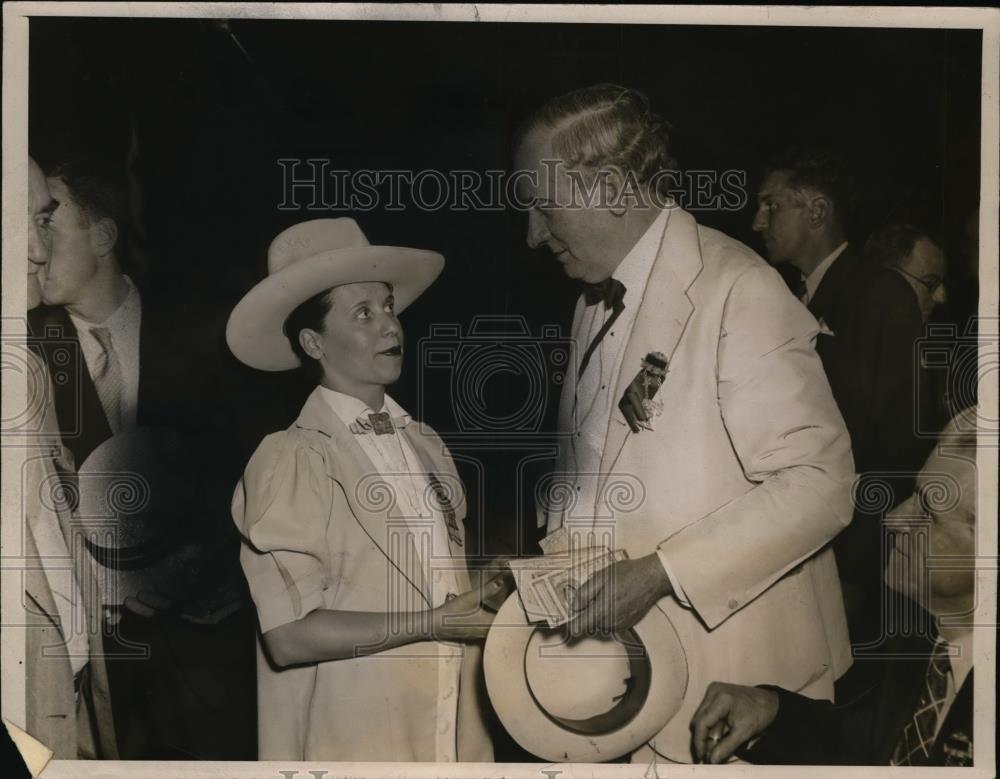 1936 Press Photo Rep.Anna Brancato of Penn.greeted by Sen. Tom Connally of Texas - Historic Images