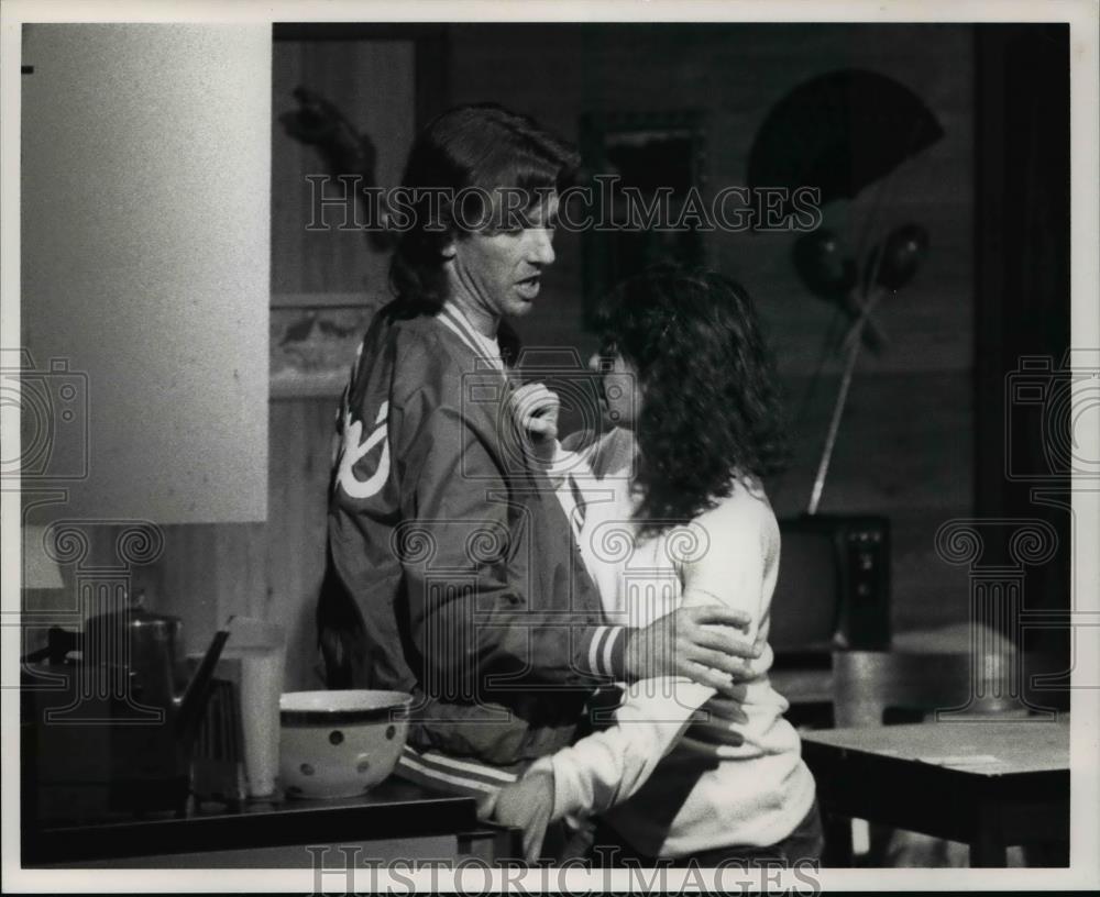 1989 Press Photo Val Mayerick and Ellen Faraday-Full Hook Up play  - cvb64153 - Historic Images