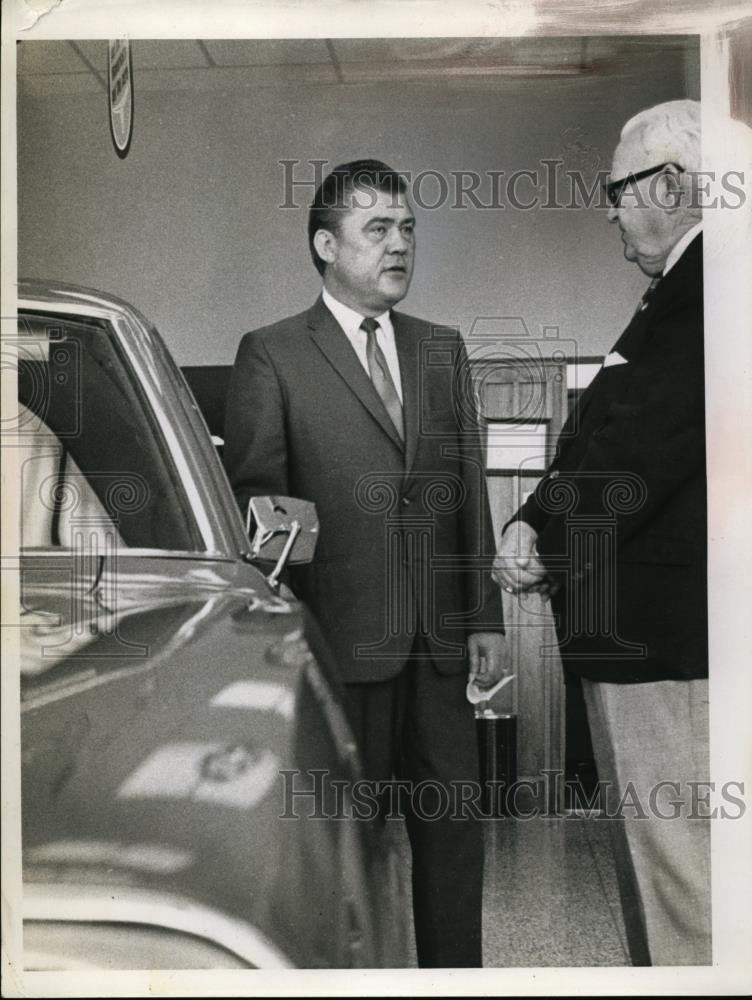 1969 Press Photo Joe Miller &amp; Ray Clark of Bob Erb Ford Sales in Mentor - Historic Images