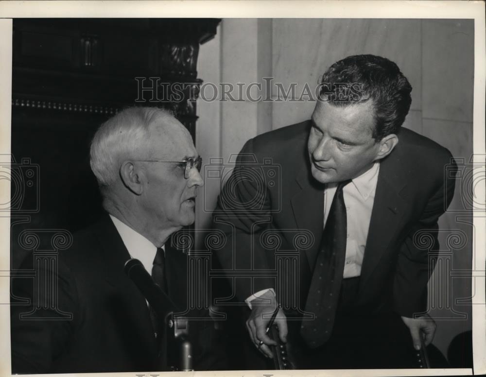 1954 Press Photo Sen.Arthur Watkins with Gen. Kirke B Lawton at Senate hearing - Historic Images