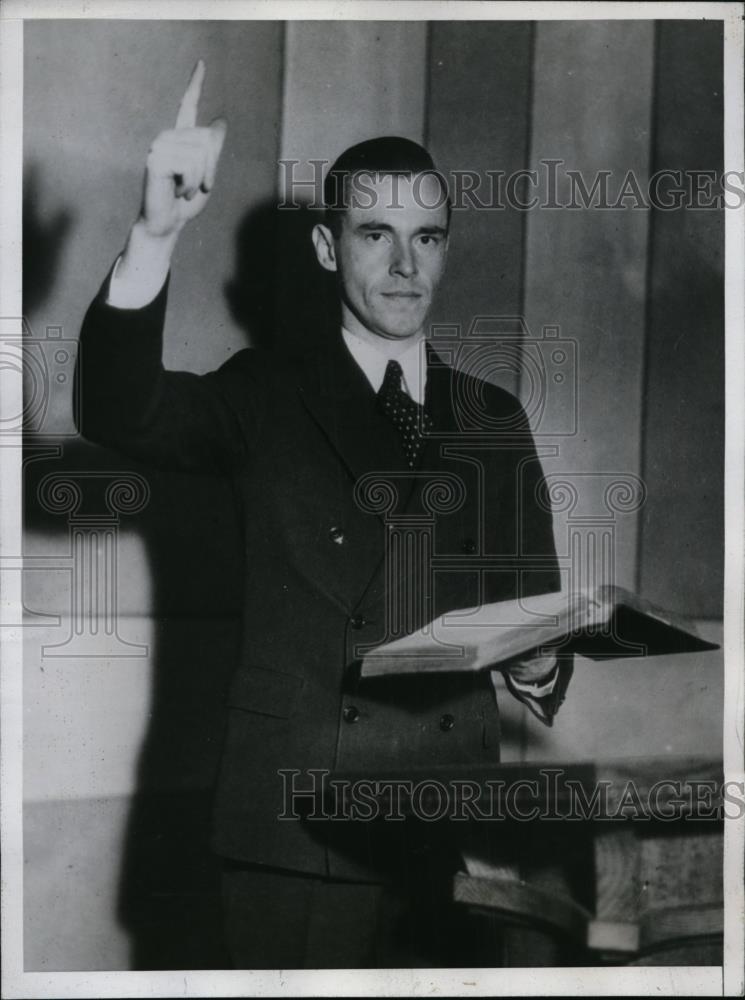 1935 Press Photo Rev Samuel Williams conducts public prayer - nef01258 - Historic Images