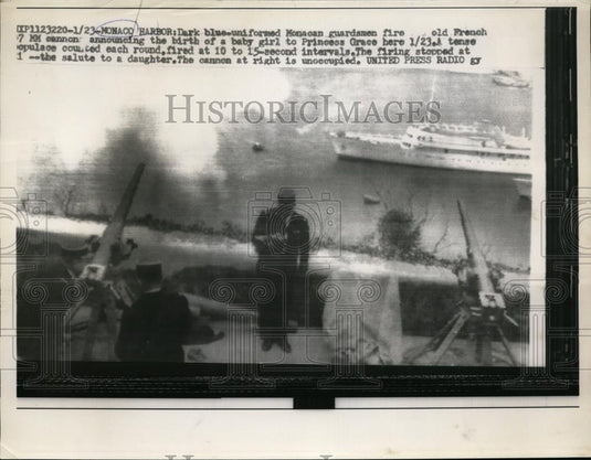 1957 Press Photo Monacan guardsmen fire French cannon announcing birth - Historic Images