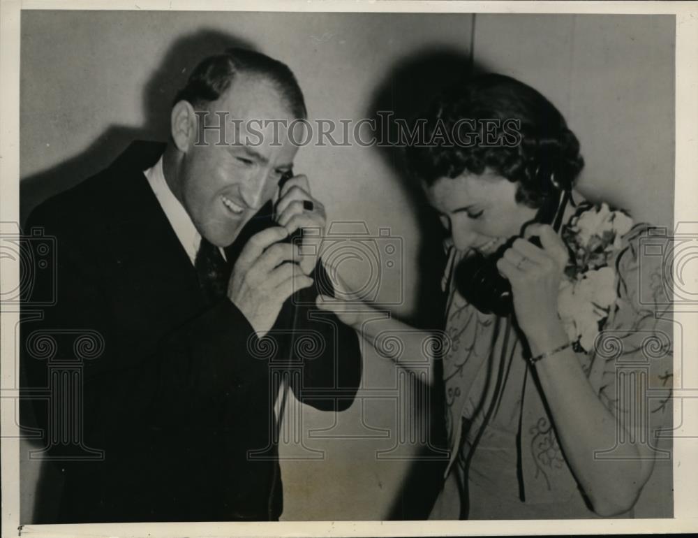 1940 Press Photo Telephone Wedding of Ethel Macrae and Roy McNeil of Texas - Historic Images