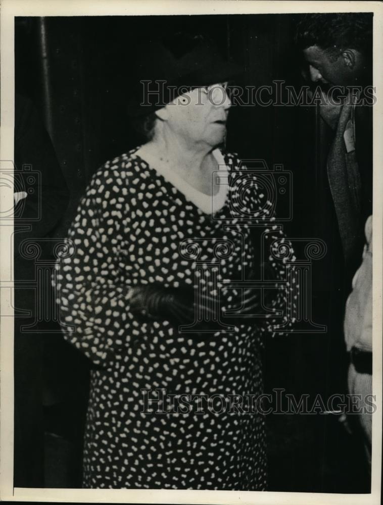 1935 Press Photo Sister Of Will Rogers Leaves For Funeral - nee94637 - Historic Images