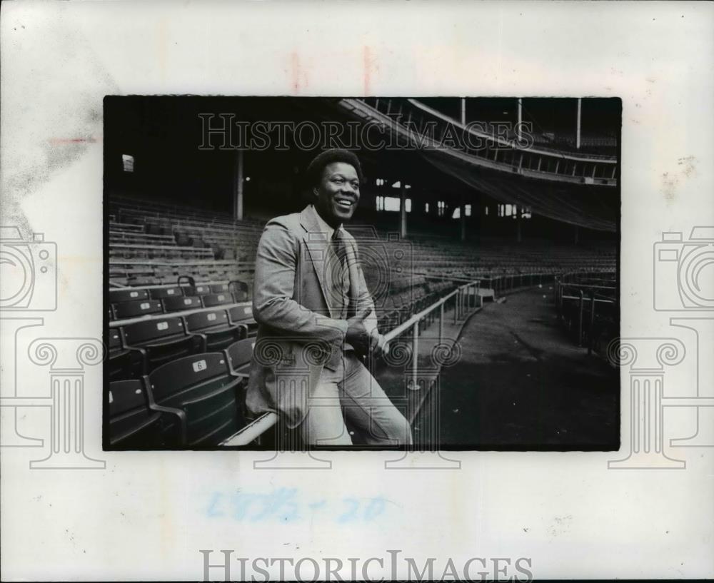 1977 Press Photo Jim Grant in Cleveland Stadium in Ohio.  - cvb57901 - Historic Images