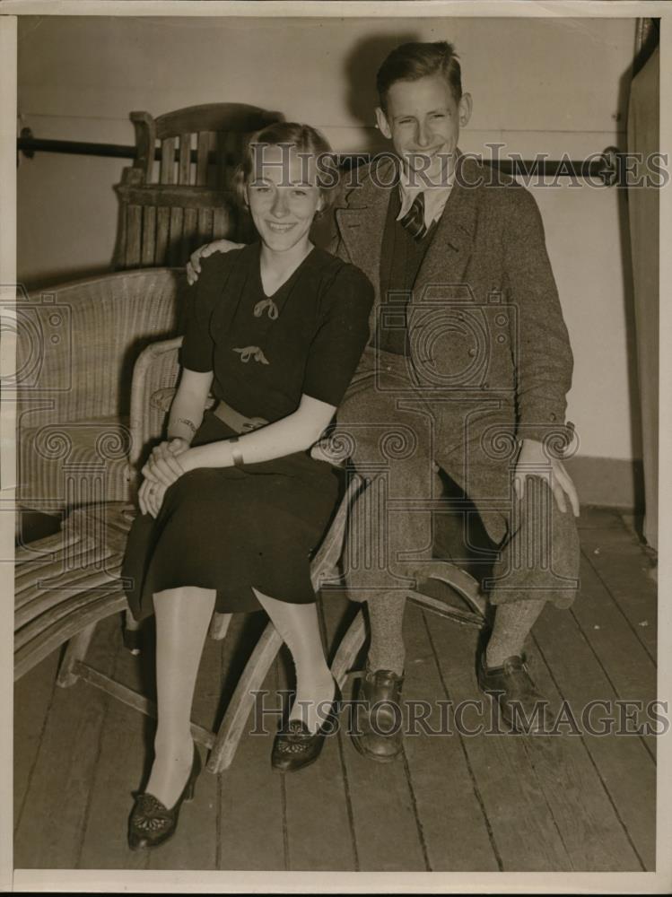 1937 Press Photo German schoolchildren Dieter Lohr & Ursula Hase - nef01074 - Historic Images