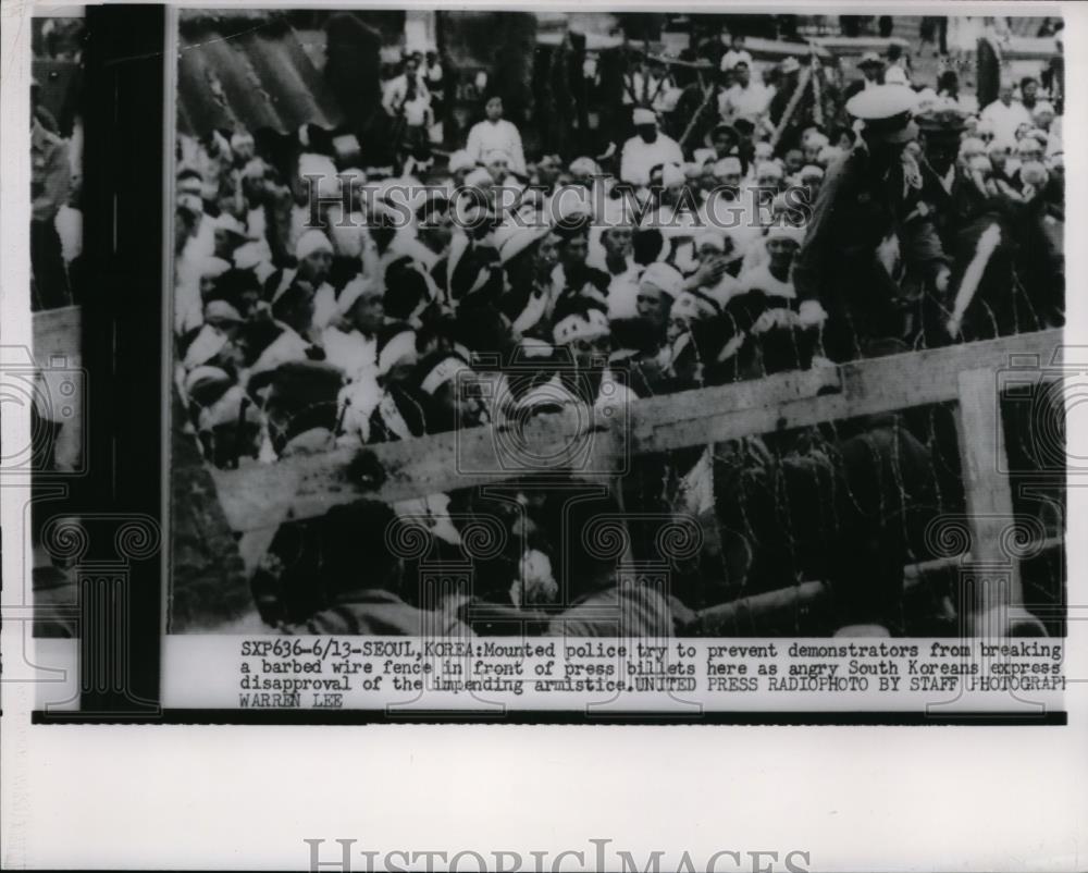 1953 Press Photo Mounted Korean Police Hold Back Angry Demonstrators In Seoul - Historic Images