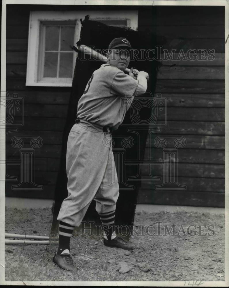 1942 Press Photo Leo Fleming with Cleveland Indians - cvb58321 - Historic Images