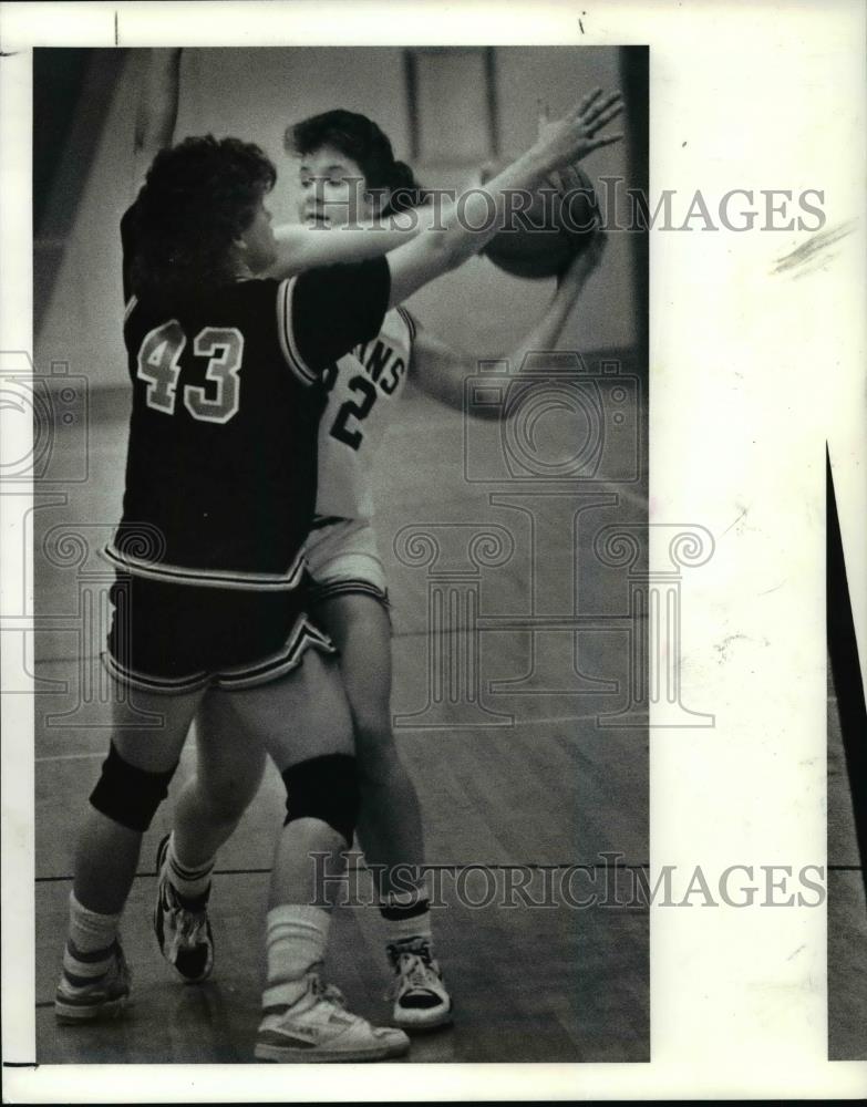 Press Photo Westlake's Cindy Bailey-North Olmsted Michelle Bielozer - cvb58005 - Historic Images