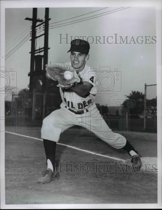 1960 Press Photo Jerry Hudec 1st Base Gunderson Builders - cvb63754 - Historic Images