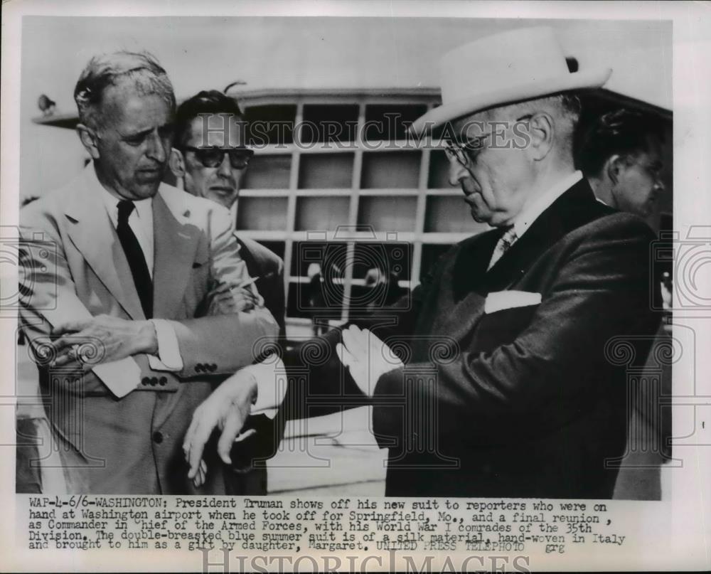 1962 Press Photo President Truman Shows Off His New Suit To The Reporters - Historic Images