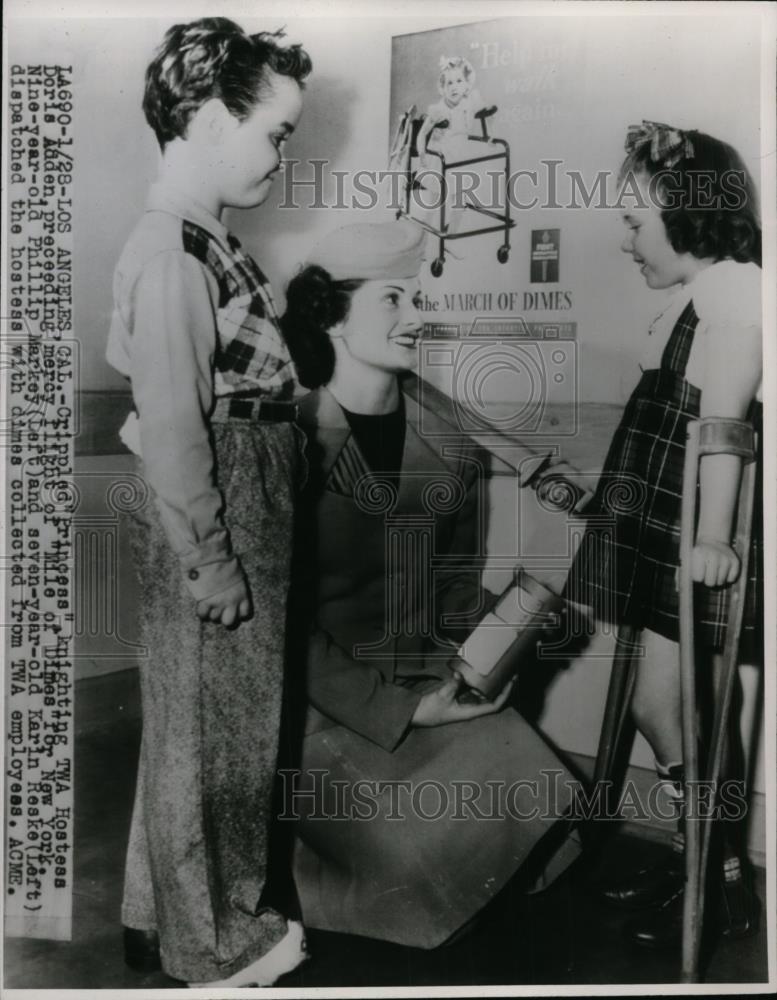 1947 Press Photo Phillip Markey &amp; Karin Reske give dimes to TWA Hostess Adden - Historic Images