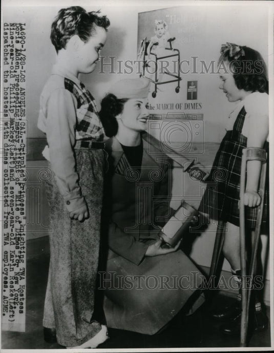 1947 Press Photo Phillip Markey & Karin Reske give dimes to TWA Hostess Adden - Historic Images