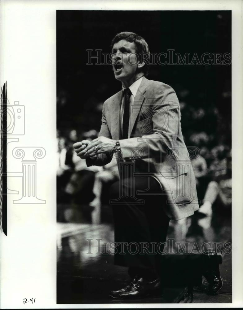 1983 Press Photo Cavs basketball head coach-Tom Nissalke - cvb64694 - Historic Images