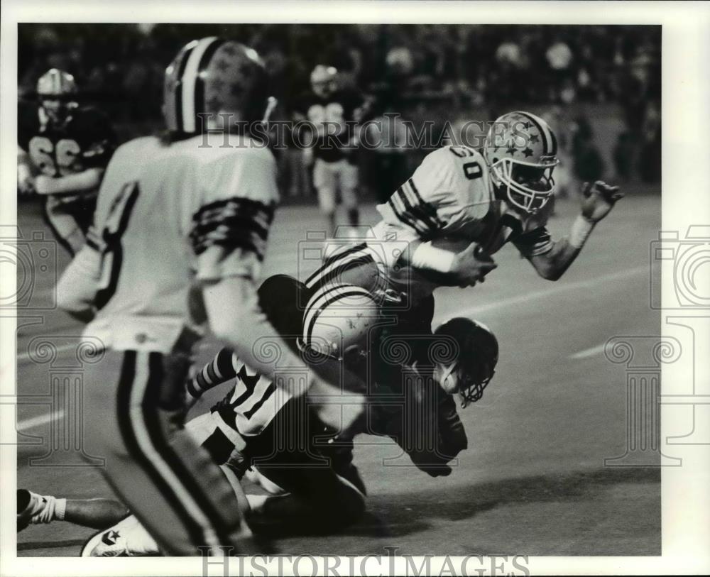 1986 Press Photo Dan Fodor of Midpark scores the only TD for his team - Historic Images
