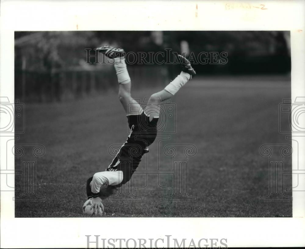 Press Photo Soccer Player - cvb58639 - Historic Images