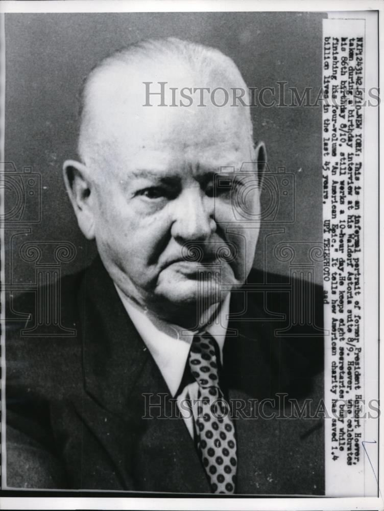 1939 Press Photo Herbert Hoover during his interview at Waldorf Astoria Suits - Historic Images