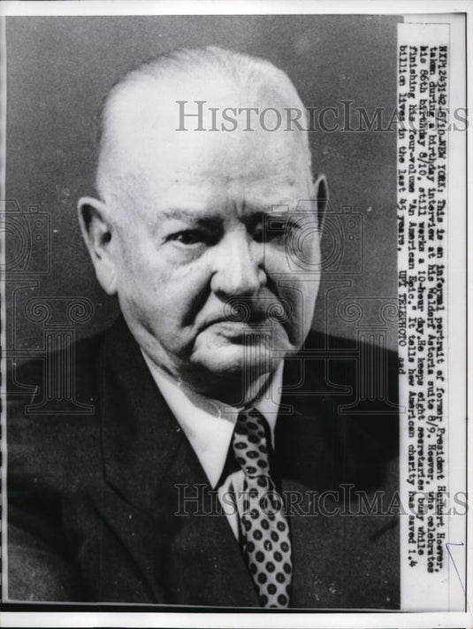 1939 Press Photo Herbert Hoover during his interview at Waldorf Astoria Suits - Historic Images