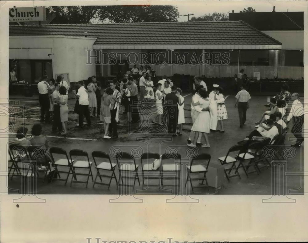 1962 Press Photo Summer Dance For Teenagers At Trinity United Church - nef01443 - Historic Images