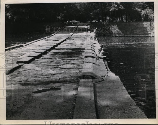 Press Photo Fishing On