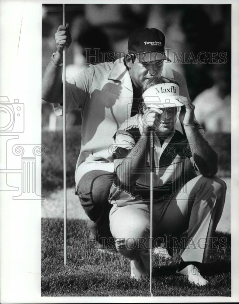1988 Press Photo Blaine McCallister with Caddy at World Series of Golf - Historic Images