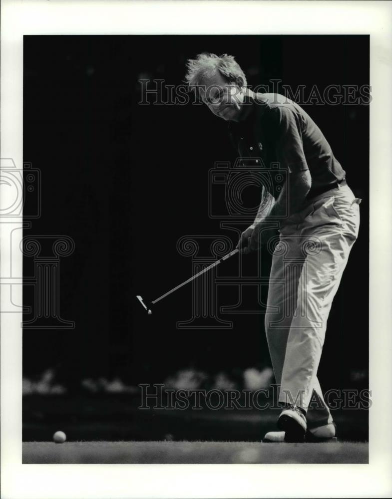 1991 Press Photo Barry Terjesen grimaces as he misses a put during the final rd - Historic Images