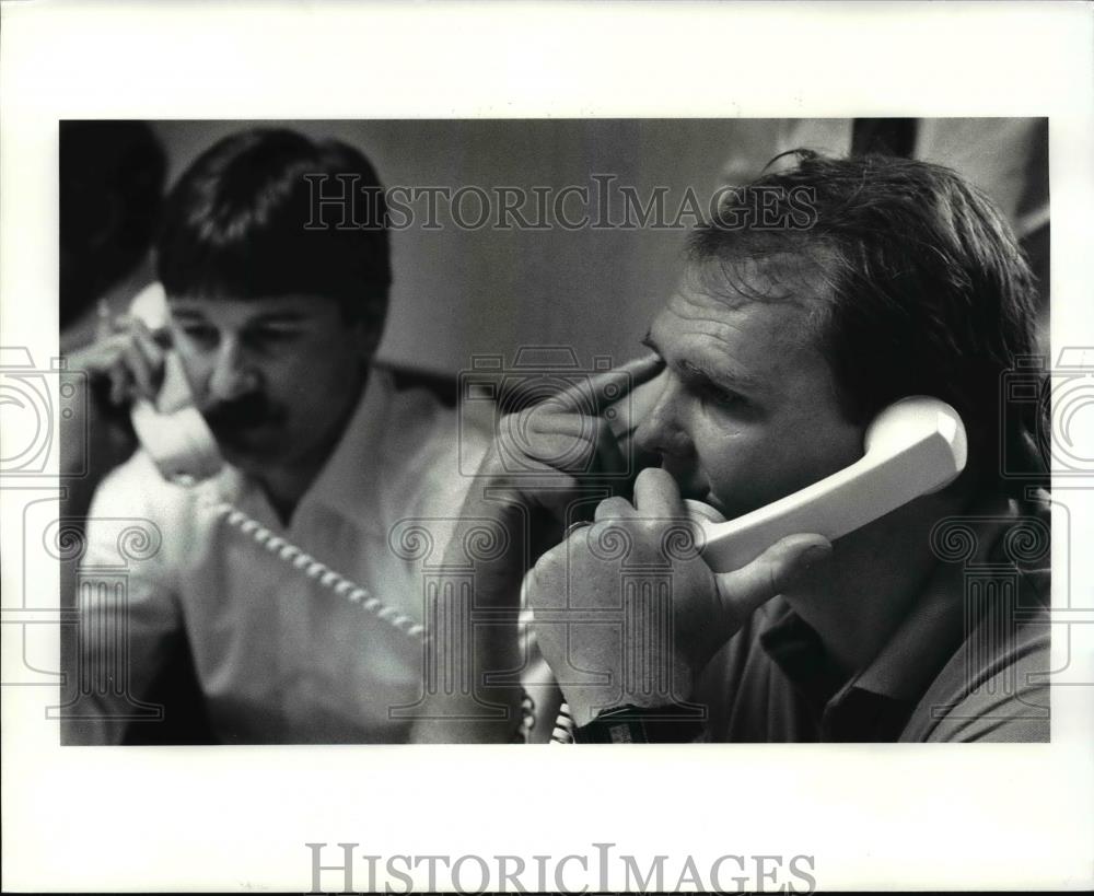 1985 Press Photo Barry Hecker and Coach at the start of the NBA Draft - Historic Images