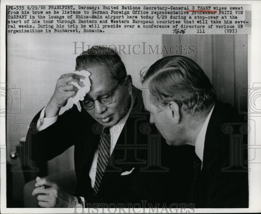 1968 Press Photo U.Thank, U.N Sec.General with prof.Fritz Von Caspary - Historic Images