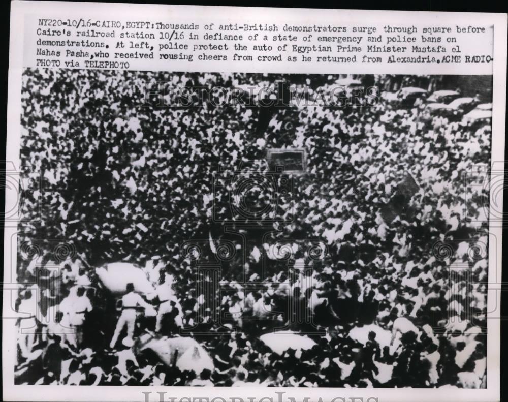 1951 Press Photo Protesters Surge During Anti-British Demonstrations In Cairo - Historic Images